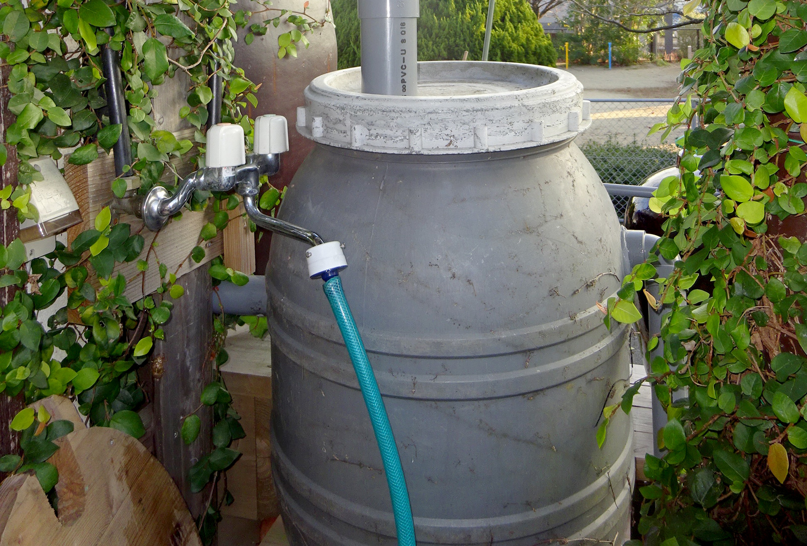 雨水を利用する水栓、蛇口をまわすと給水